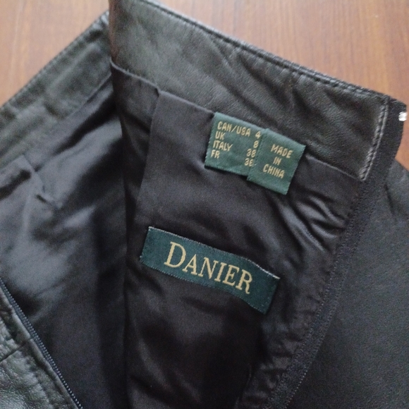 Danier Genuine Leather Skirt - Picture 6 of 8